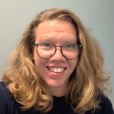 Lauren M. Holmes professional headshot